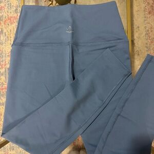 Beyond Yoga blue leggings new without tags